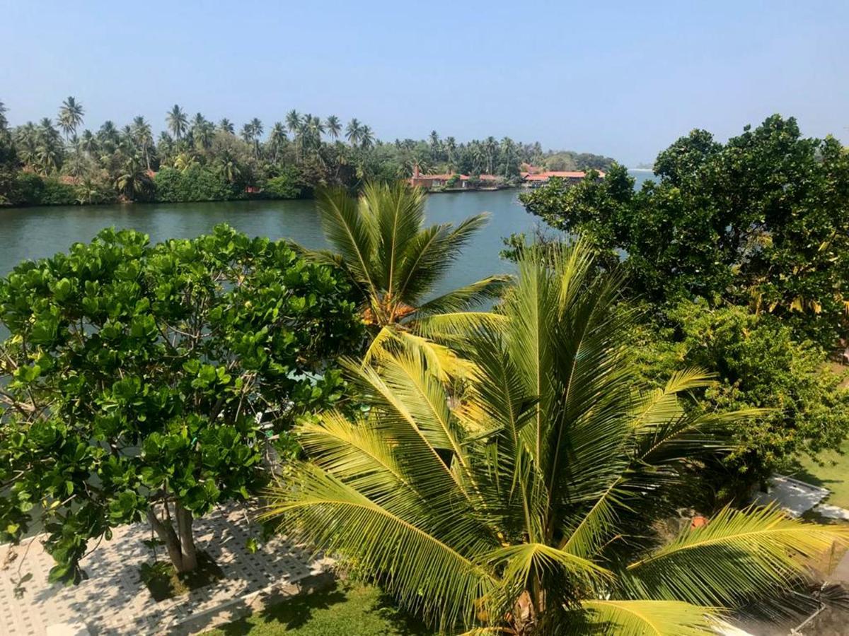 Villa Riverside Aluthgama Esterno foto