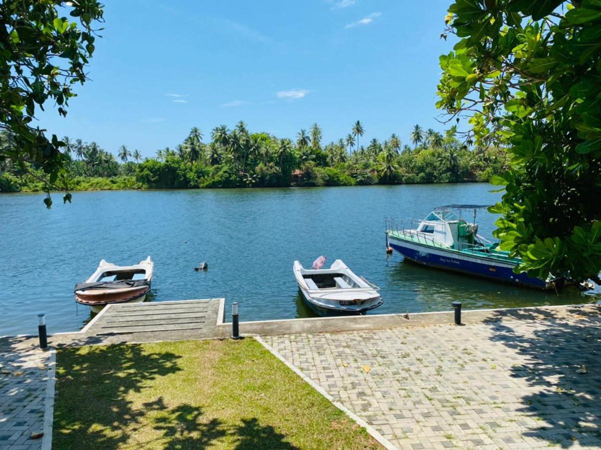 Villa Riverside Aluthgama Esterno foto