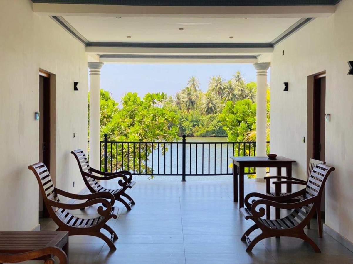 Villa Riverside Aluthgama Esterno foto
