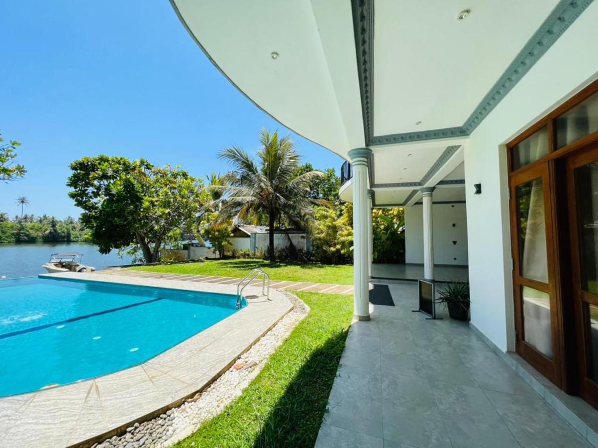 Villa Riverside Aluthgama Esterno foto