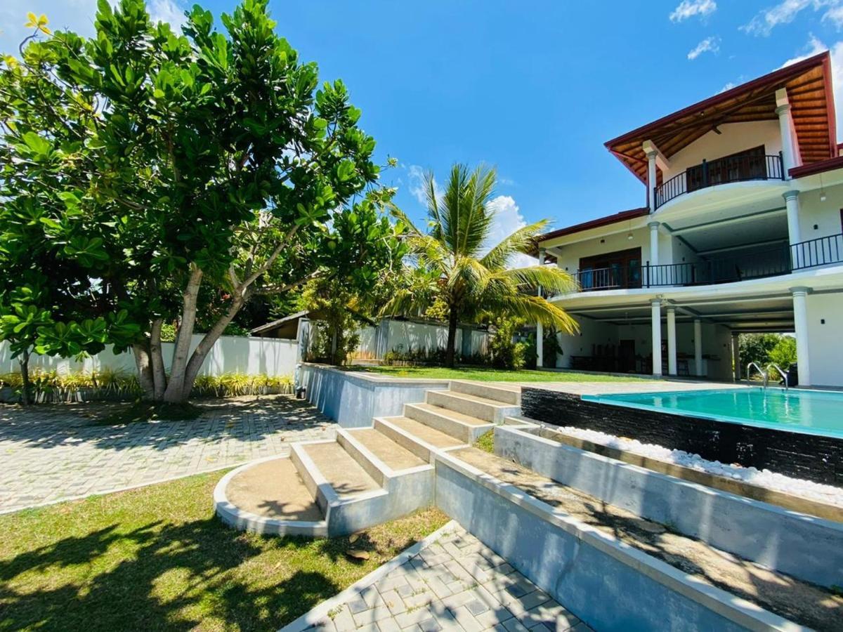 Villa Riverside Aluthgama Esterno foto