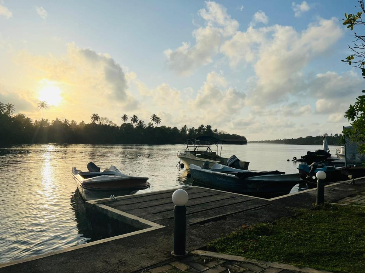 Villa Riverside Aluthgama Esterno foto
