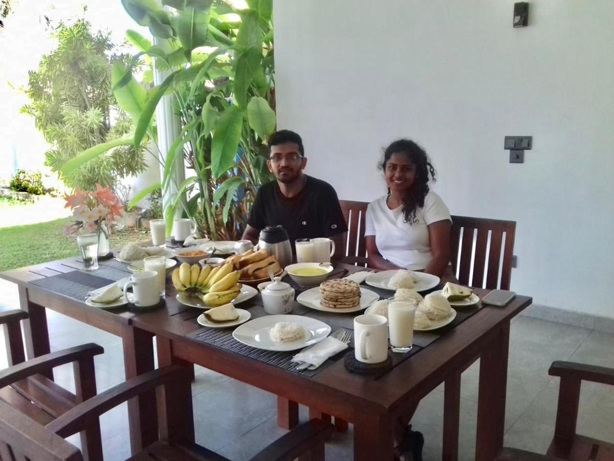 Villa Riverside Aluthgama Esterno foto
