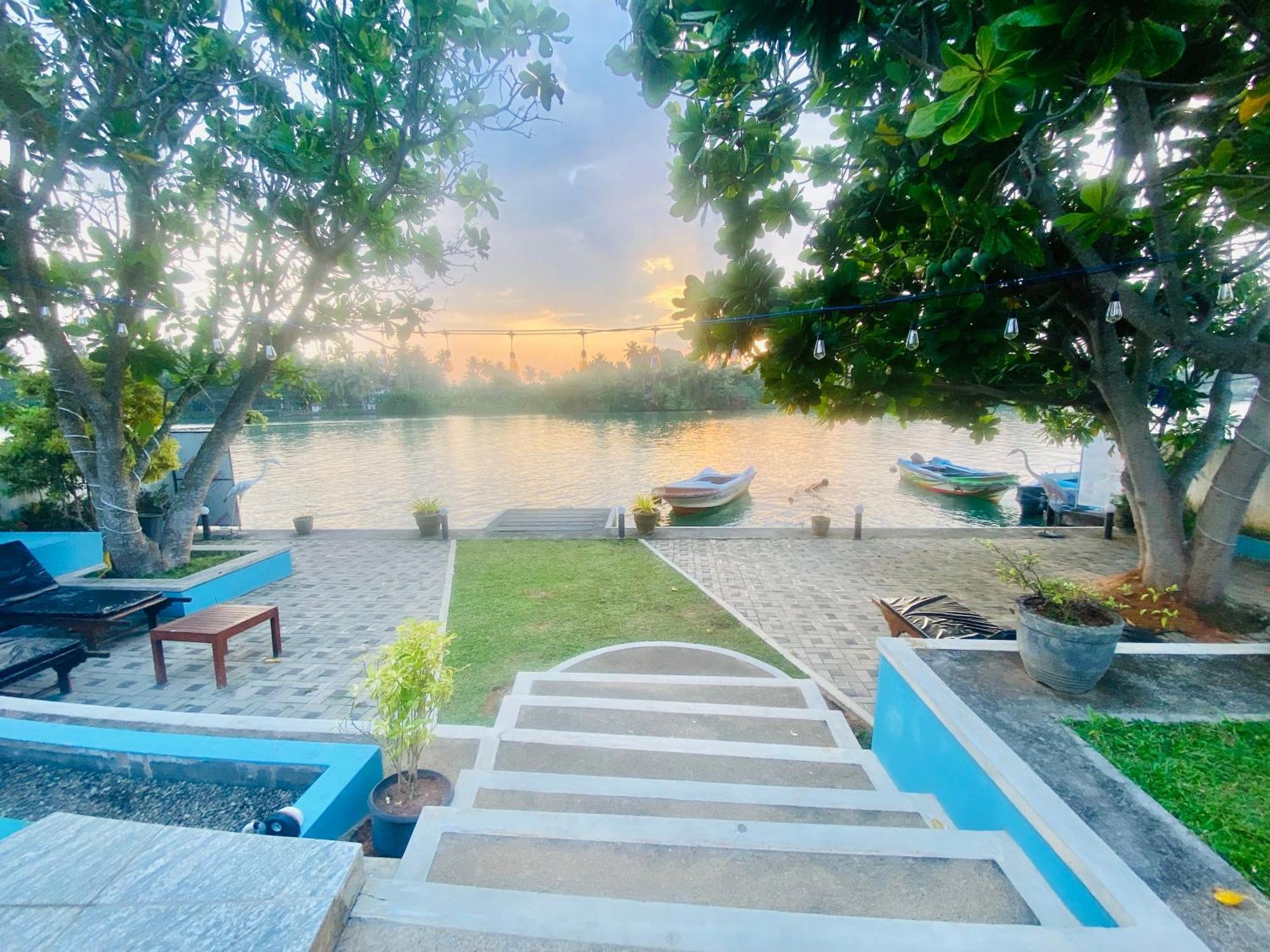 Villa Riverside Aluthgama Esterno foto