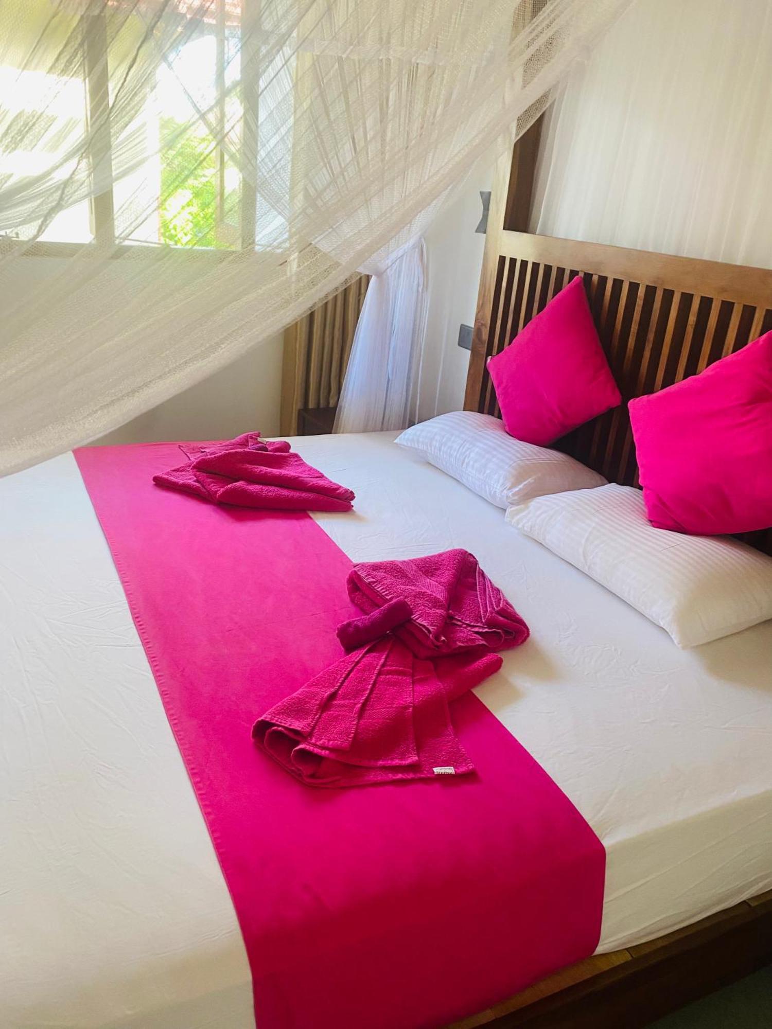Villa Riverside Aluthgama Esterno foto
