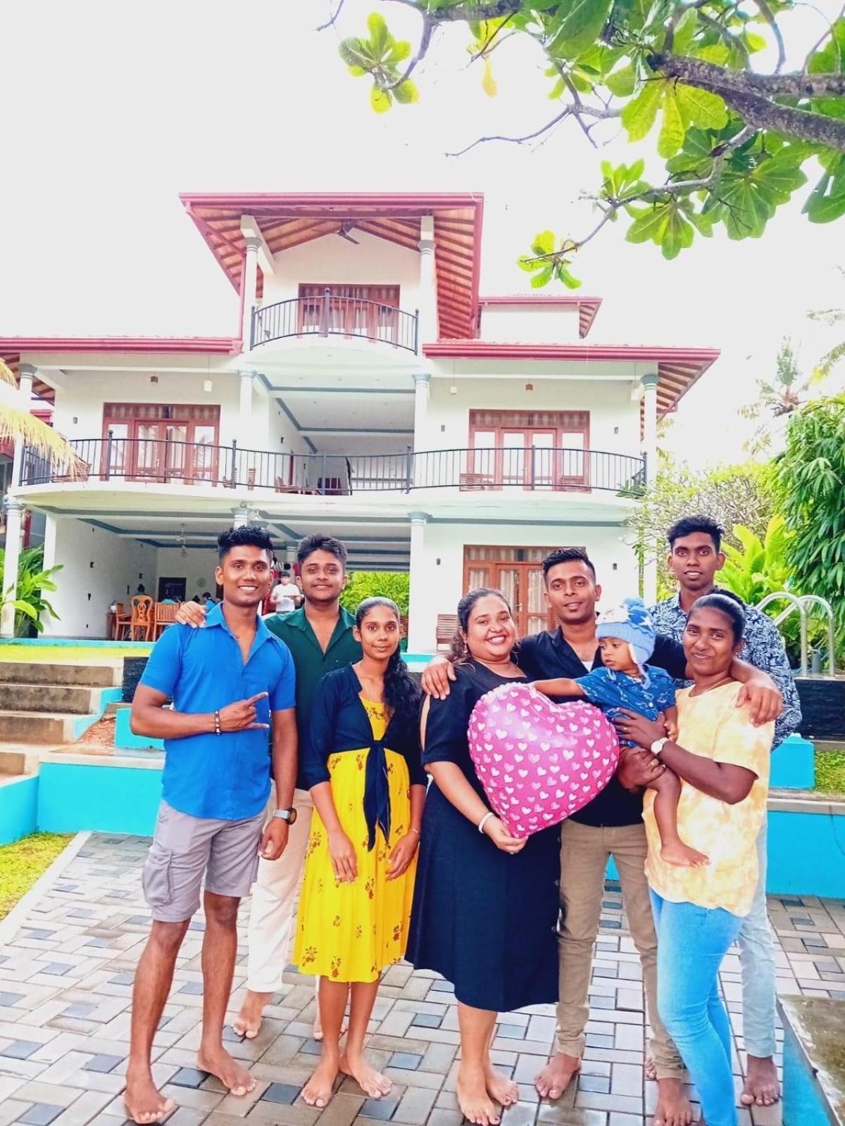 Villa Riverside Aluthgama Esterno foto