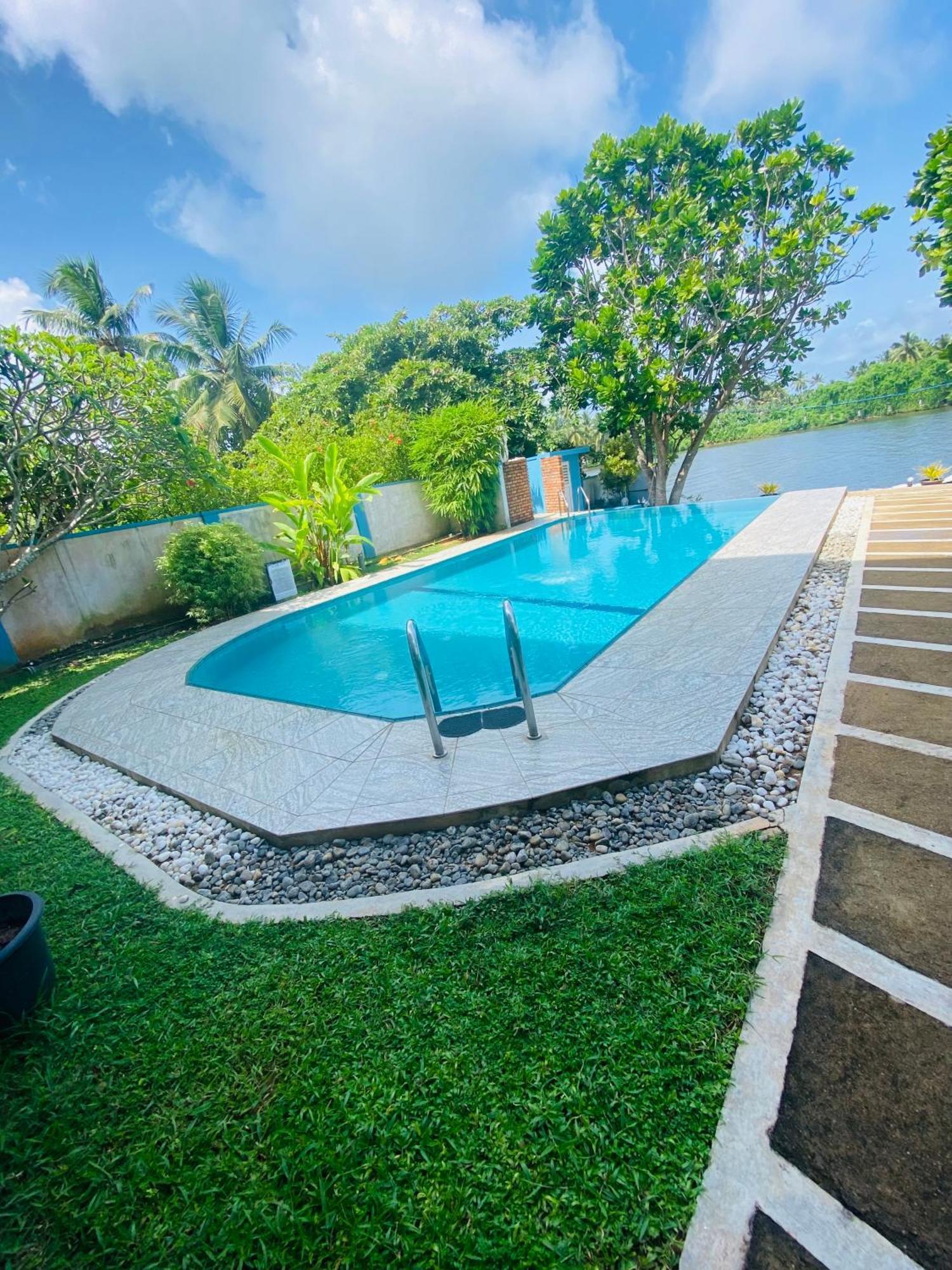 Villa Riverside Aluthgama Esterno foto